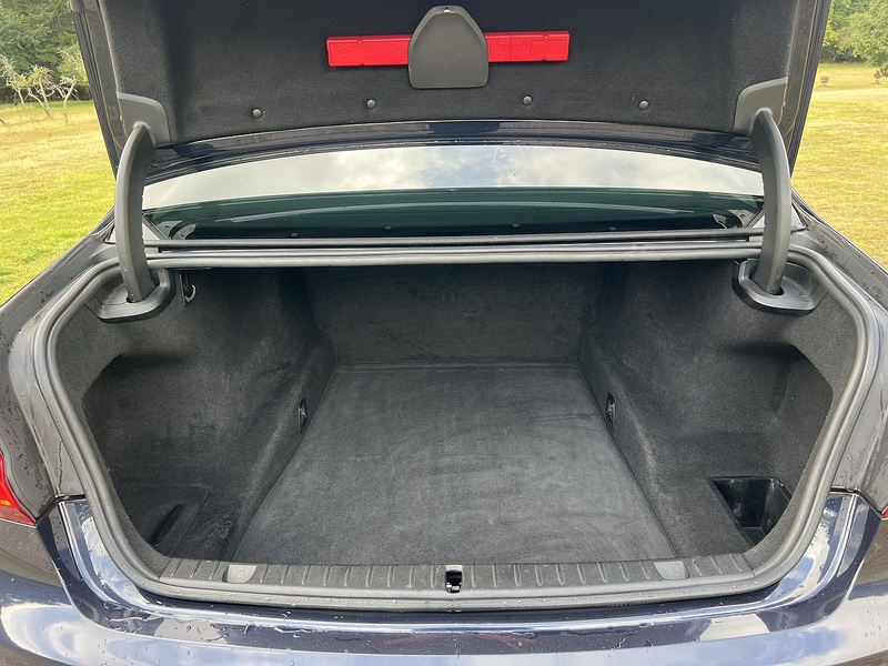 BMW 7 Series 730Ld Exclusive - U11335