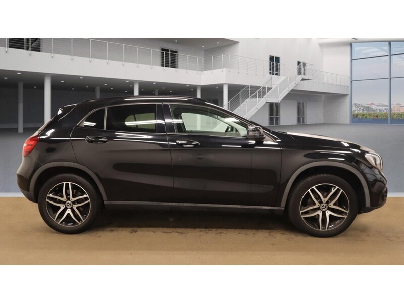 Mercedes-Benz GLA GLA180 Urban Edition - U11342