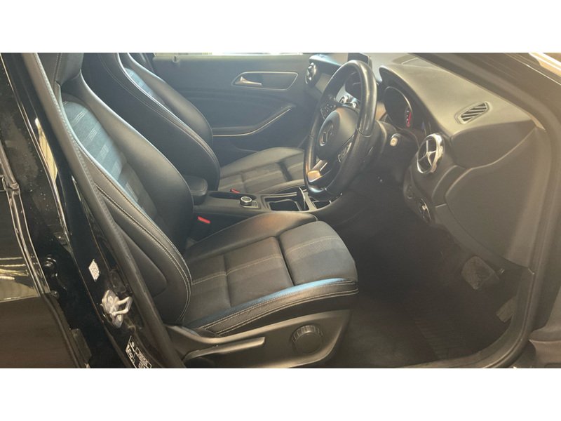 Mercedes-Benz GLA GLA180 Urban Edition - U11342