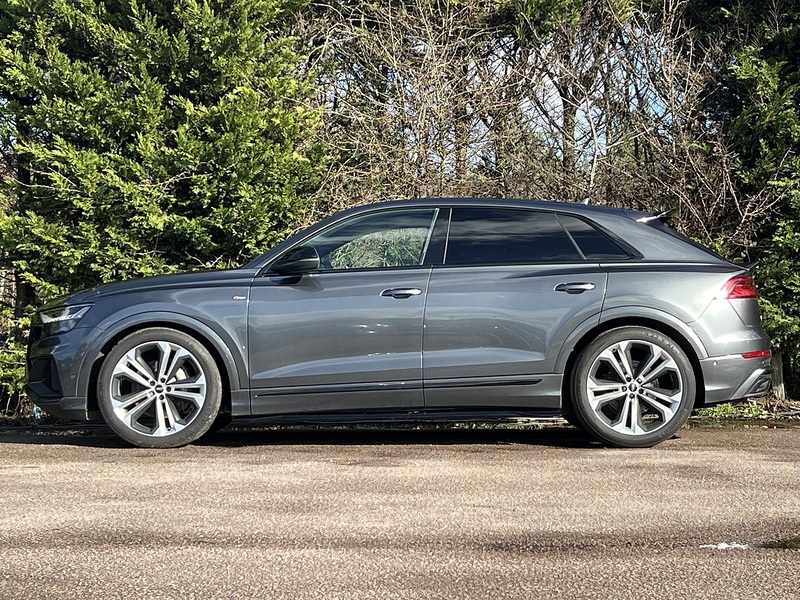 Audi Q8 TFSI V6 Black Edition - U11344