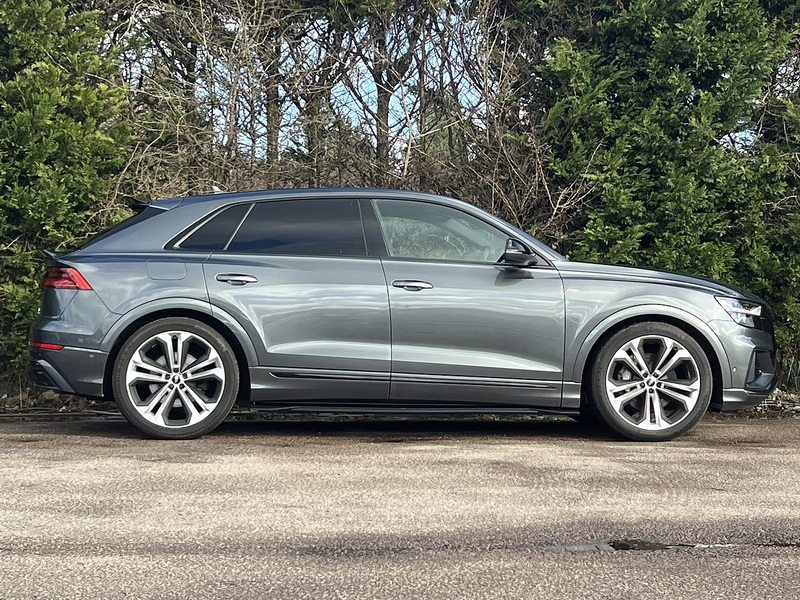 Audi Q8 TFSI V6 Black Edition - U11344