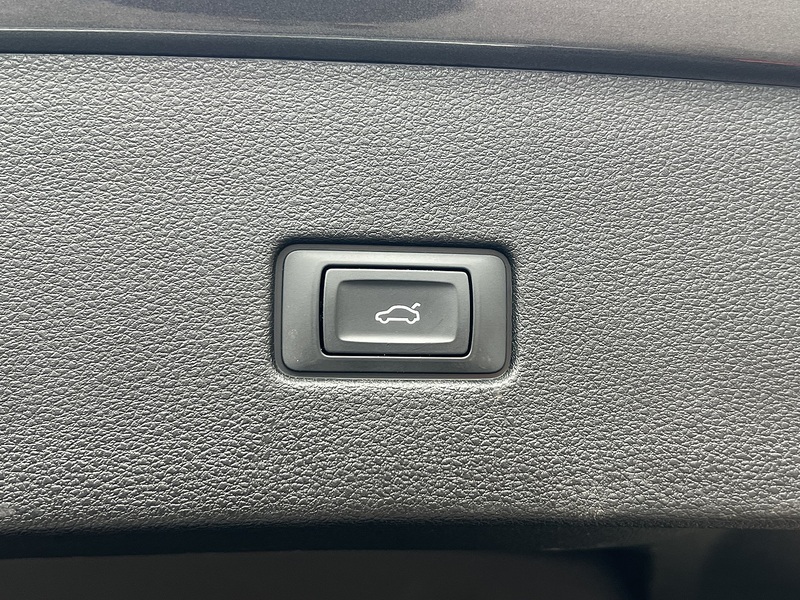 Audi Q8 TFSI V6 Black Edition - U11344