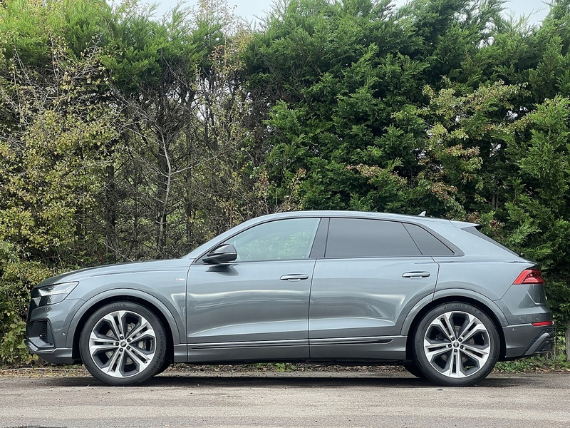 Audi Q8 TFSI V6 Black Edition - U11344