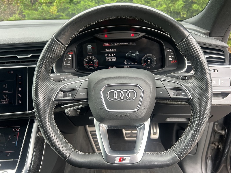 Audi Q8 TFSI V6 Black Edition - U11344