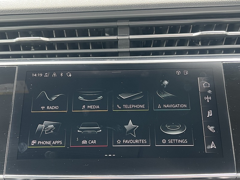 Audi Q8 TFSI V6 Black Edition - U11344