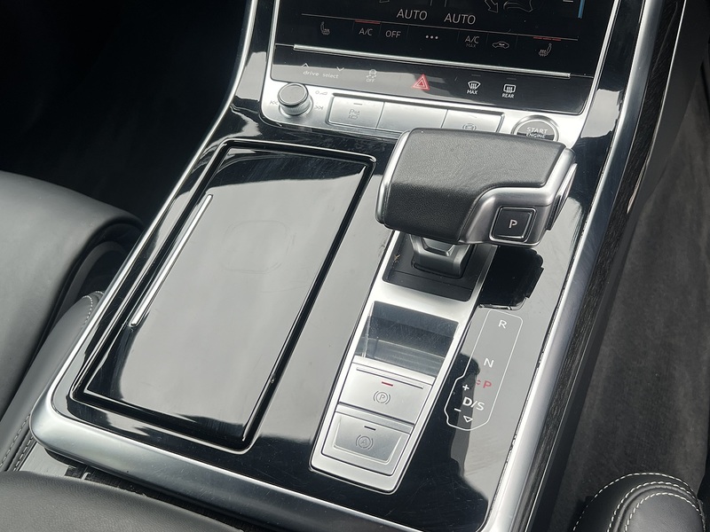 Audi Q8 TFSI V6 Black Edition - U11344