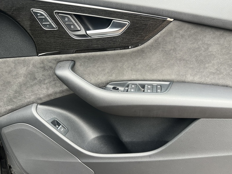 Audi Q8 TFSI V6 Black Edition - U11344