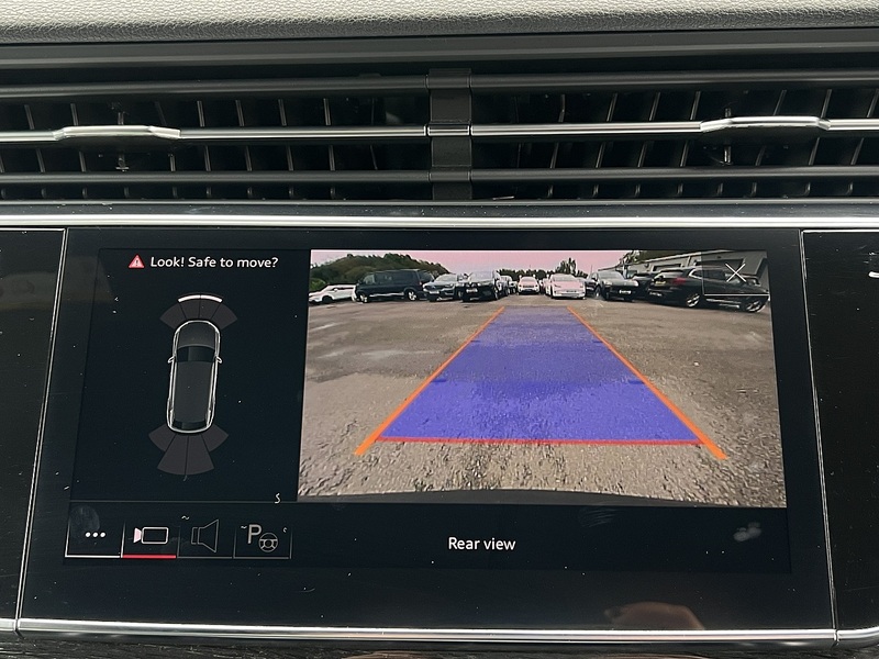 Audi Q8 TFSI V6 Black Edition - U11344