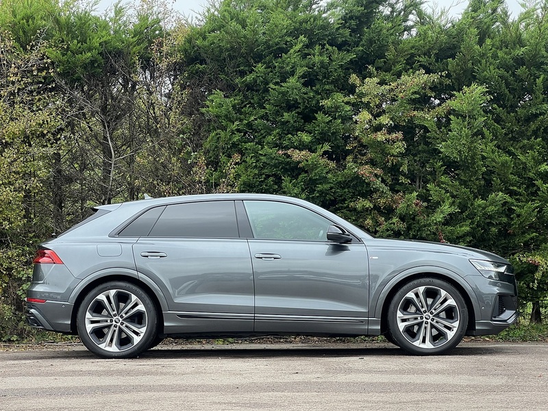 Audi Q8 TFSI V6 Black Edition - U11344