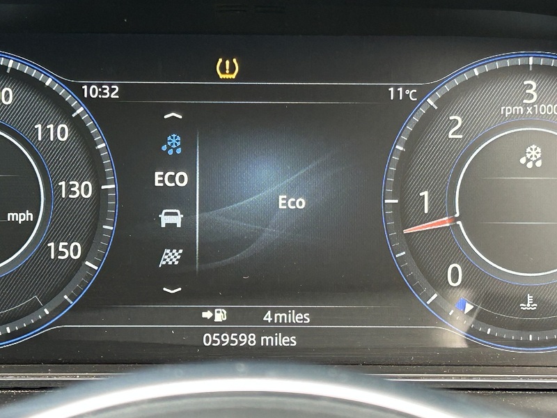 Jaguar E-PACE D150 R-Dynamic S - U11351