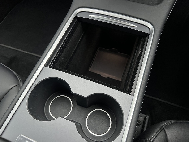 Tesla Model 3  - U11371