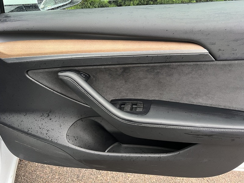 Tesla Model 3  - U11371