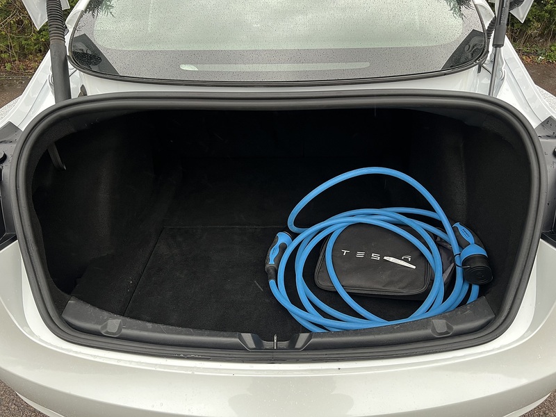 Tesla Model 3  - U11372