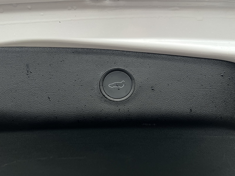 Tesla Model 3  - U11372