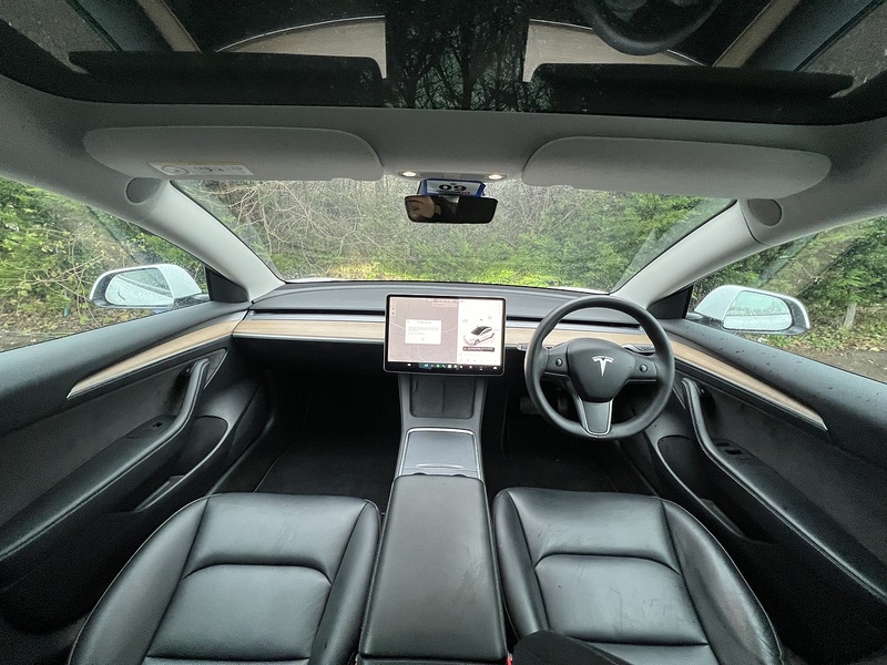 Tesla Model 3  - U11372