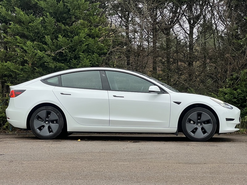 Tesla Model 3  - U11372