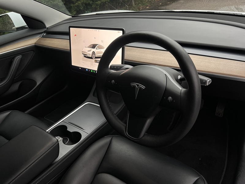 Tesla Model 3  - U11372
