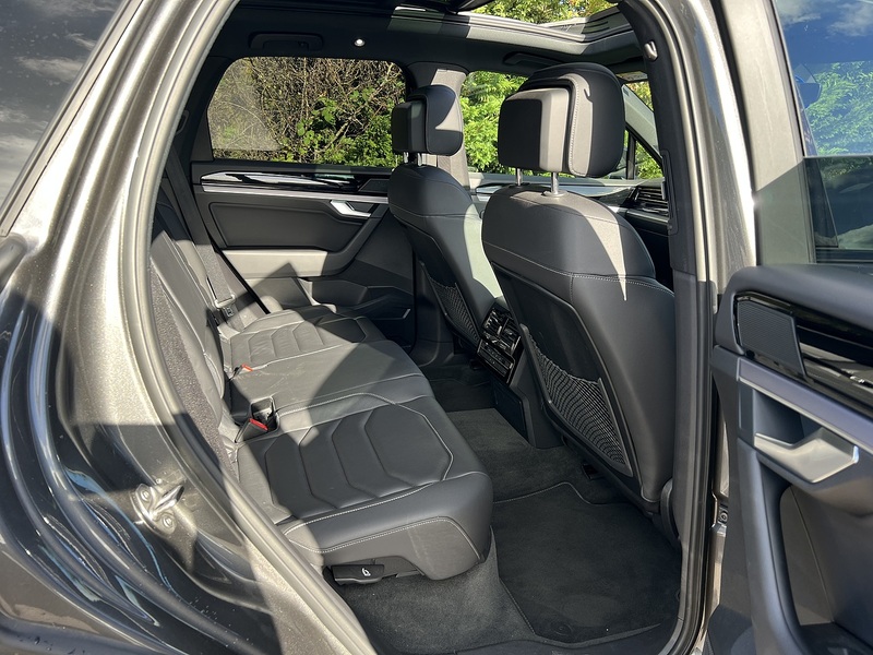 Volkswagen Touareg TSI V6 Black Edition - U11374