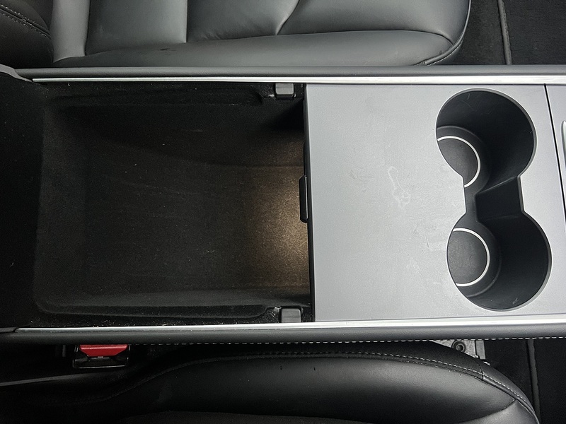 Tesla Model 3  - U11382