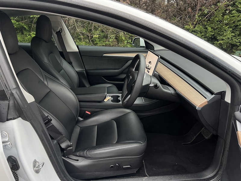 Tesla Model 3  - U11382