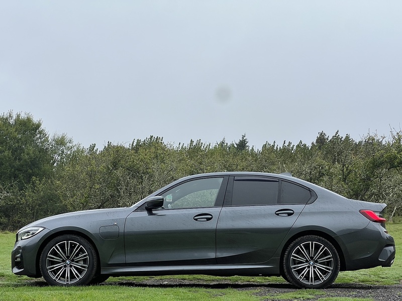 BMW 3 Series 330e M Sport - U11383