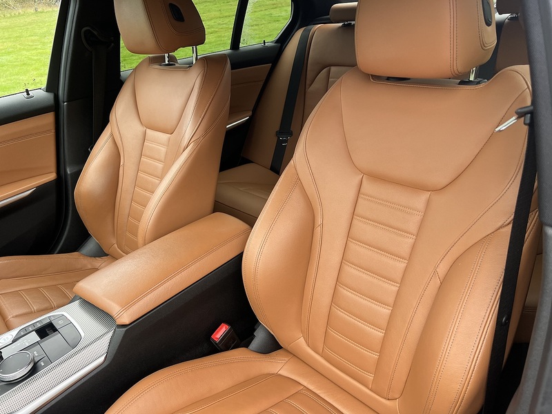 BMW 3 Series 330e M Sport - U11383