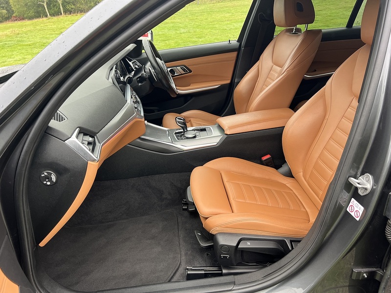 BMW 3 Series 330e M Sport - U11383