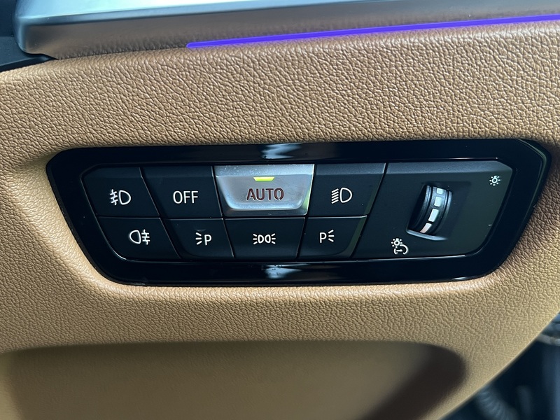 BMW 3 Series 330e M Sport - U11383