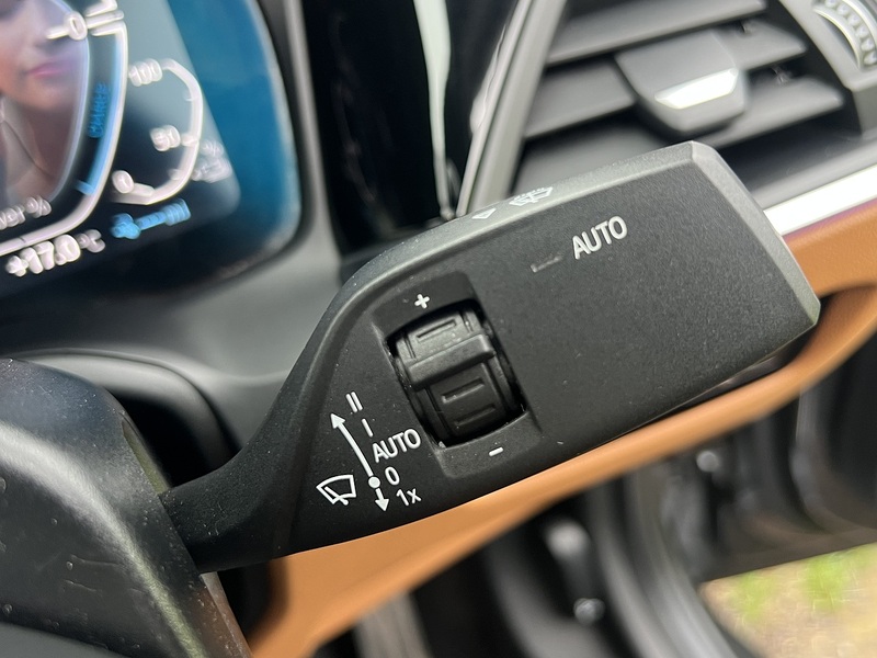 BMW 3 Series 330e M Sport - U11383
