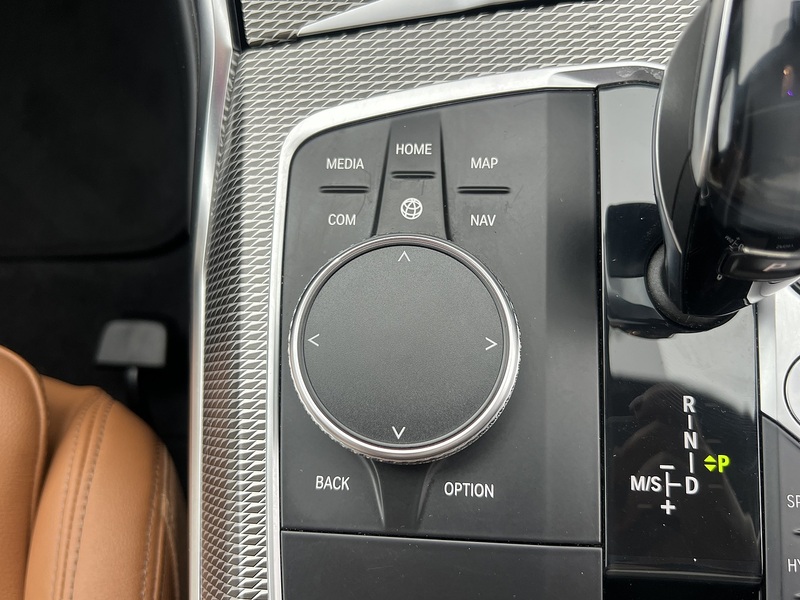 BMW 3 Series 330e M Sport - U11383
