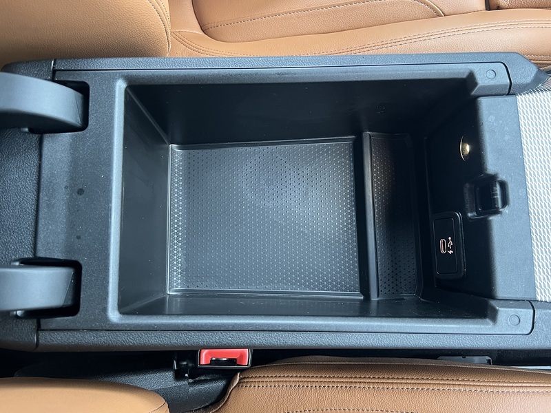 BMW 3 Series 330e M Sport - U11383