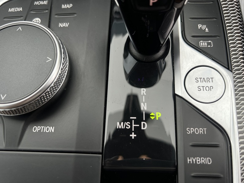 BMW 3 Series 330e M Sport - U11383