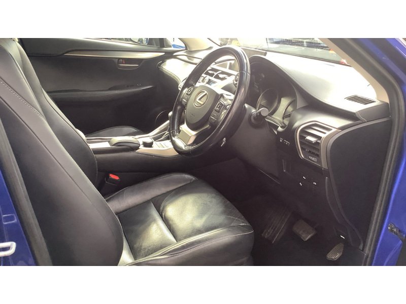 Lexus NX 300h Luxury - U11399