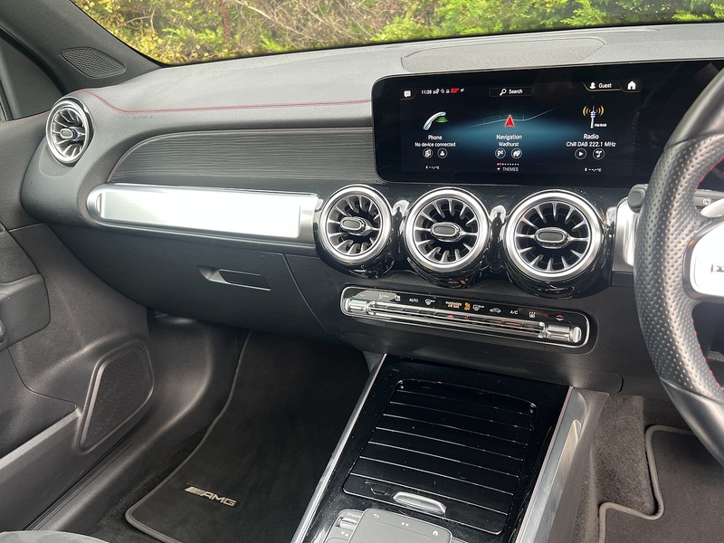 Mercedes-Benz EQB EQB 350 AMG Line - U11405