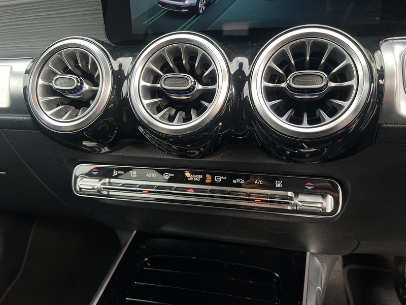 Mercedes-Benz EQB EQB 350 AMG Line - U11405