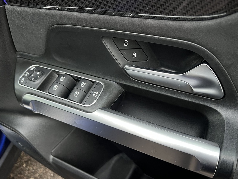 Mercedes-Benz GLB GLB200d AMG Line - U11406