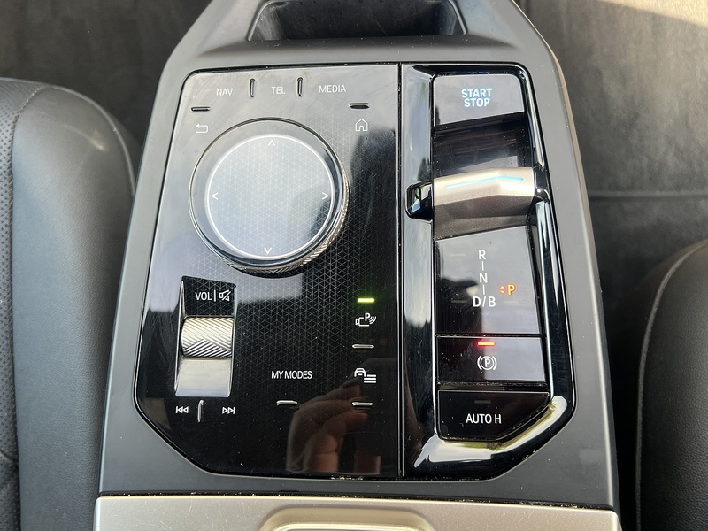 BMW iX 40 M Sport - U11409