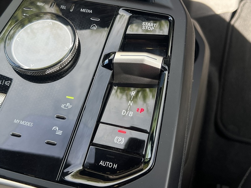 BMW iX 40 M Sport - U11409