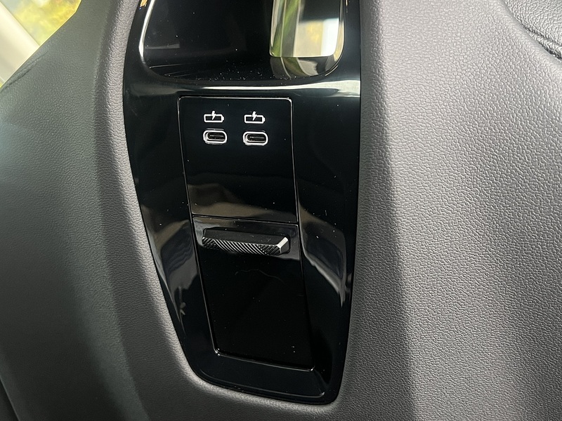 BMW iX 40 M Sport - U11409