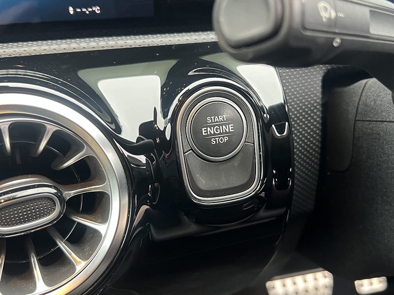 Mercedes-Benz CLA CLA250e AMG Line - U11411