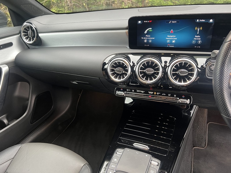 Mercedes-Benz CLA CLA250e AMG Line - U11411