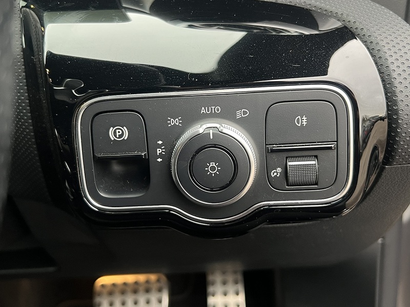 Mercedes-Benz CLA CLA250e AMG Line - U11411