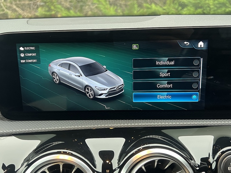 Mercedes-Benz CLA CLA250e AMG Line - U11411