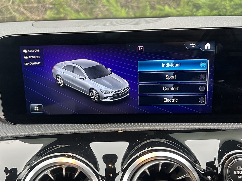 Mercedes-Benz CLA CLA250e AMG Line - U11411