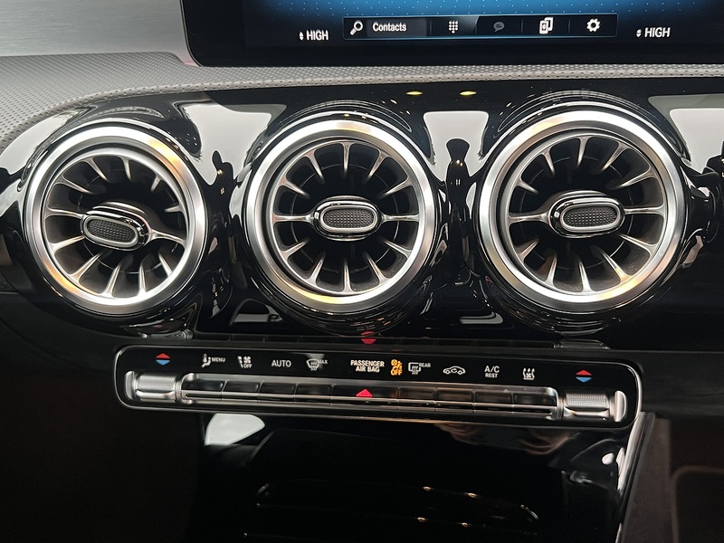 Mercedes-Benz CLA CLA250e AMG Line - U11411