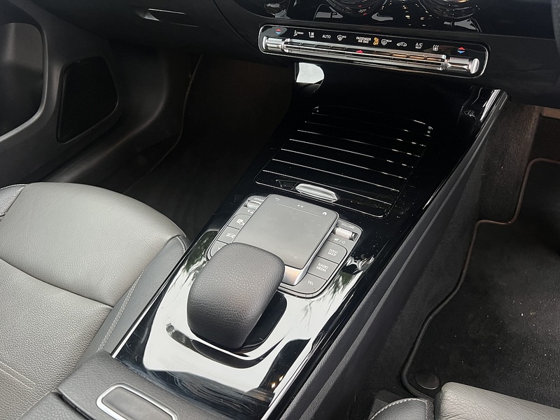 Mercedes-Benz CLA CLA250e AMG Line - U11411