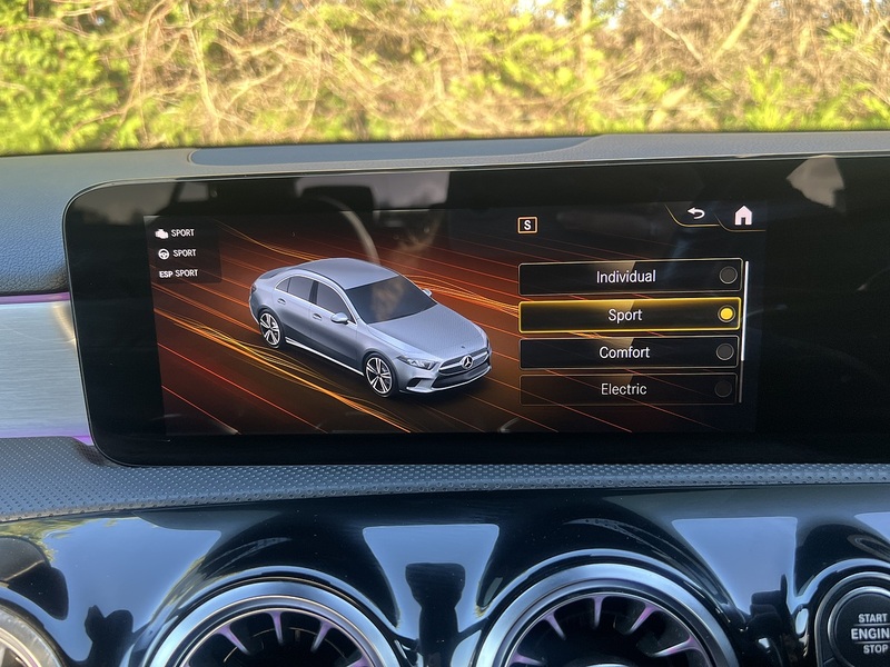 Mercedes-Benz A Class A250e AMG Line - U11414