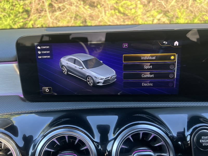 Mercedes-Benz A Class A250e AMG Line - U11414