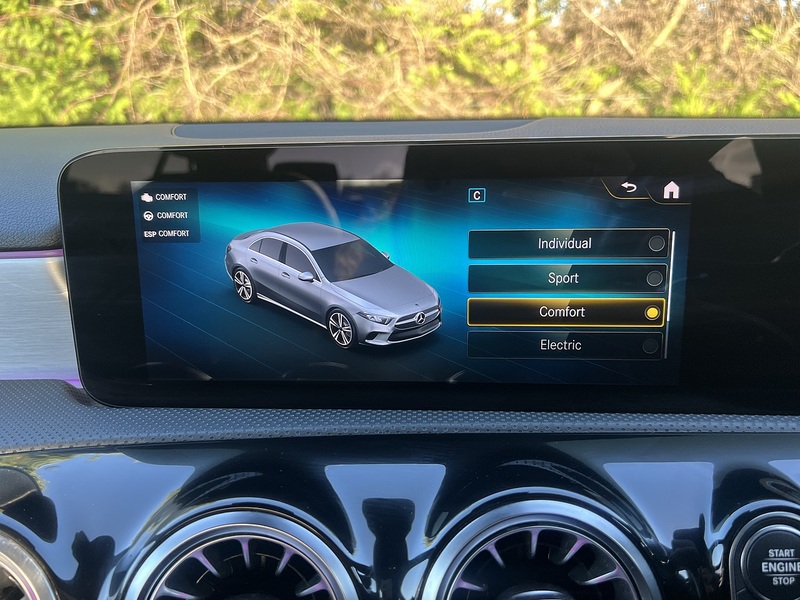 Mercedes-Benz A Class A250e AMG Line - U11414