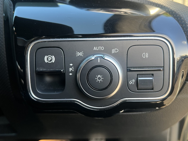 Mercedes-Benz A Class A250e AMG Line - U11414